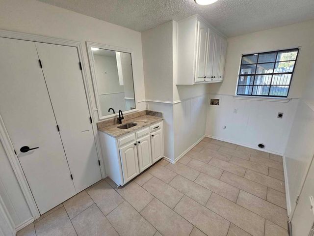 1817 Rhinevalley Drive, Arlington, TX 76012