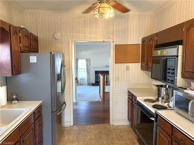 1806 Oakcrest Court, Winston-salem, NC 27106