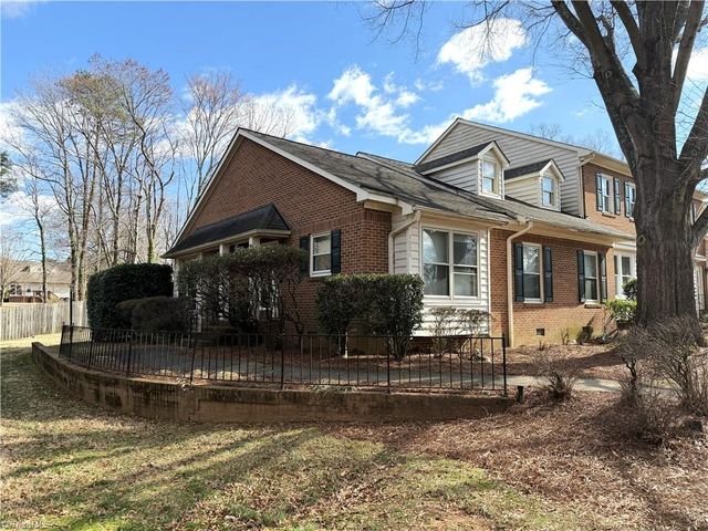 1806 Oakcrest Court, Winston-salem, NC 27106
