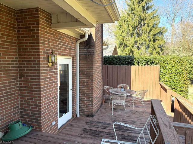 1806 Oakcrest Court, Winston-salem, NC 27106