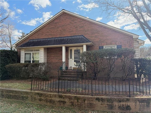 1806 Oakcrest Court, Winston-salem, NC 27106