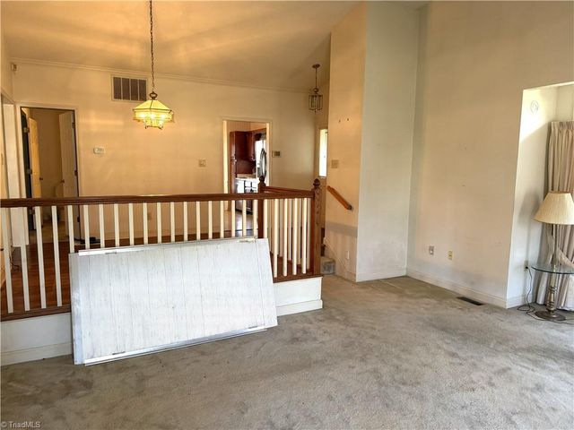 1806 Oakcrest Court, Winston-salem, NC 27106