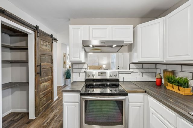 200 Cullum Ave, Dickson, TN 37055