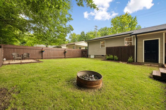 200 Cullum Ave, Dickson, TN 37055