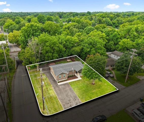 200 Cullum Ave, Dickson, TN 37055