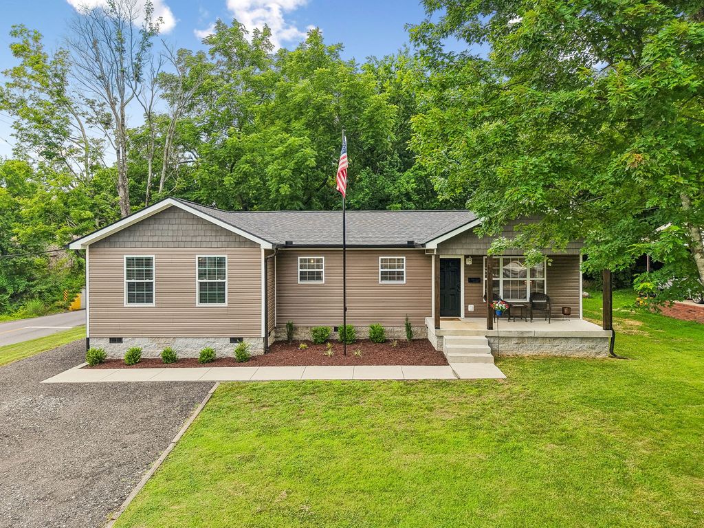 200 Cullum Ave, Dickson, TN 37055