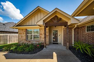 727 Abbey Rd, Lindale, TX 75771
