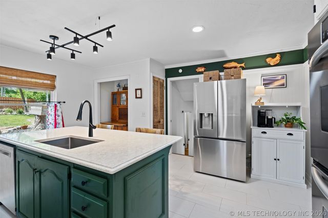 600 Cherry Lane, Bartlesville, OK 74003