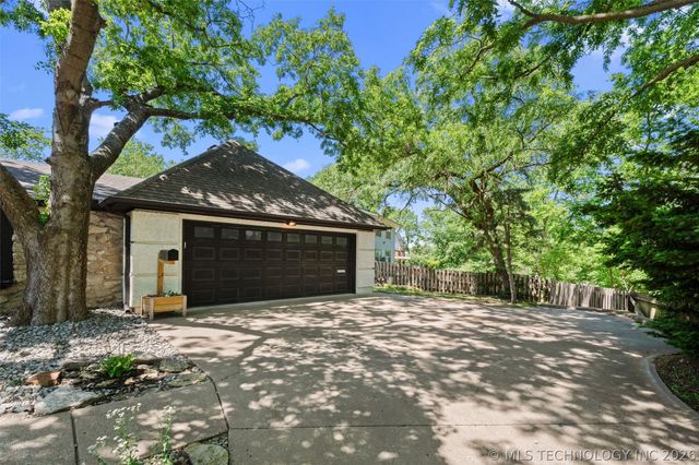600 Cherry Lane, Bartlesville, OK 74003