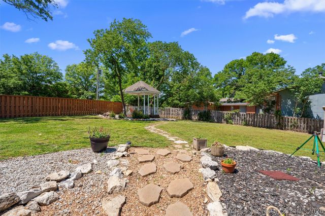 600 Cherry Lane, Bartlesville, OK 74003