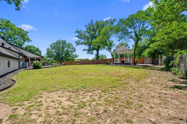 600 Cherry Lane, Bartlesville, OK 74003