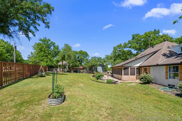 600 Cherry Lane, Bartlesville, OK 74003