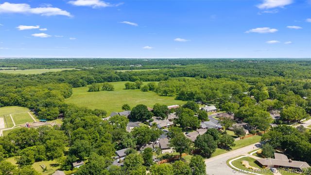 600 Cherry Lane, Bartlesville, OK 74003