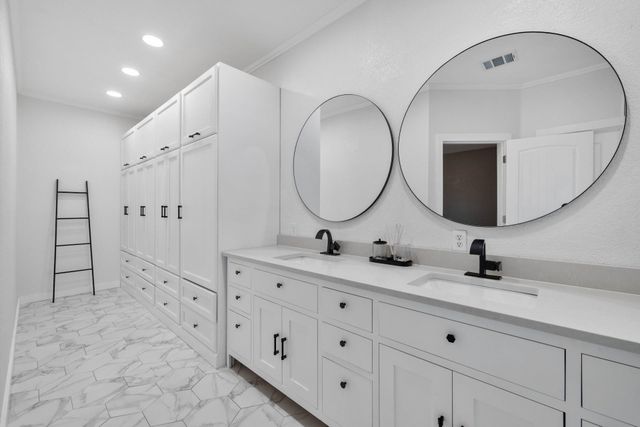 610 Haleys CV, Leander, TX 78641