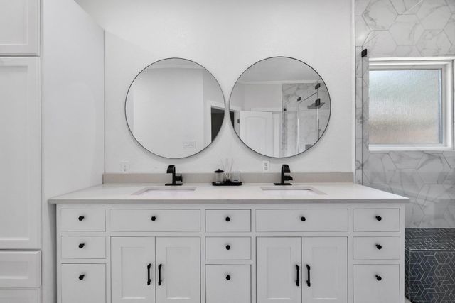610 Haleys CV, Leander, TX 78641