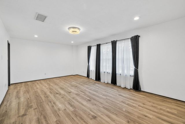 610 Haleys CV, Leander, TX 78641