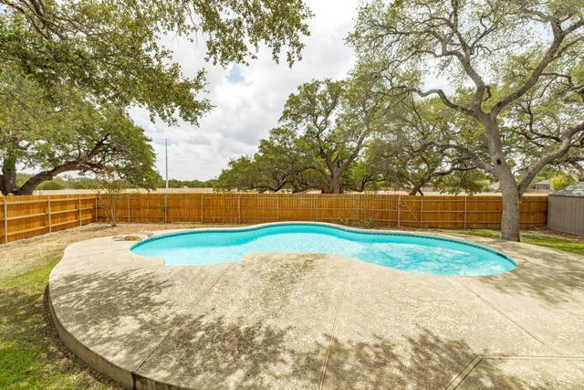 610 Haleys CV, Leander, TX 78641