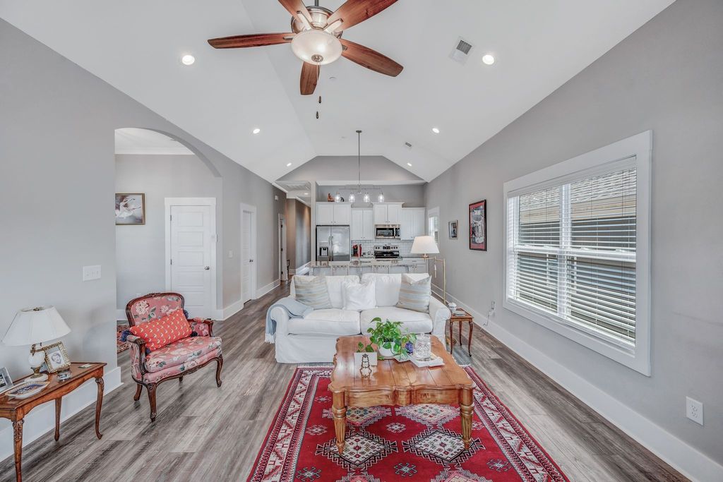 1360 Hicks Edgen Rd, Pleasant View, TN 37146