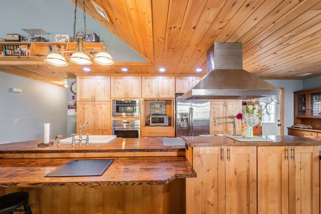 6 Phoenix Drive, Kingston, NH 03848