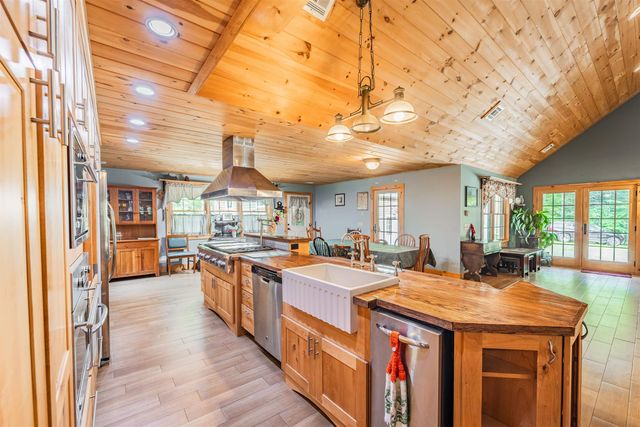 6 Phoenix Drive, Kingston, NH 03848