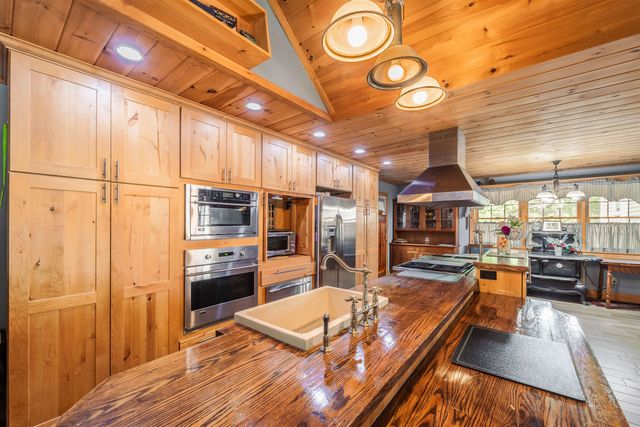 6 Phoenix Drive, Kingston, NH 03848