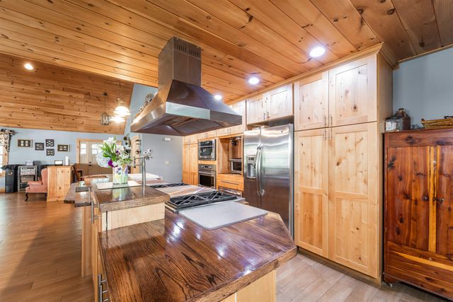 6 Phoenix Drive, Kingston, NH 03848