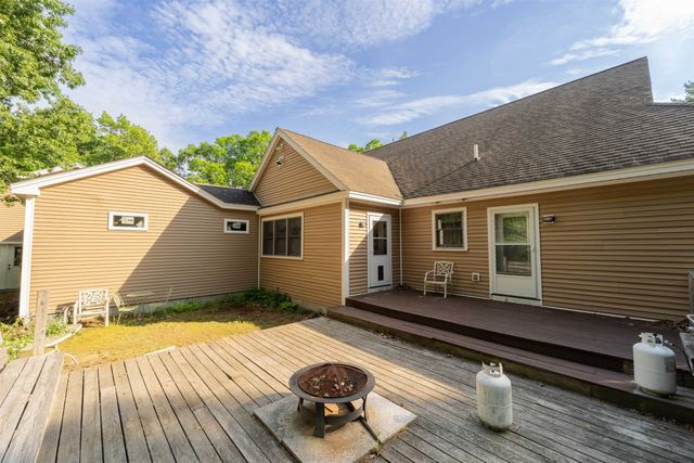 6 Phoenix Drive, Kingston, NH 03848