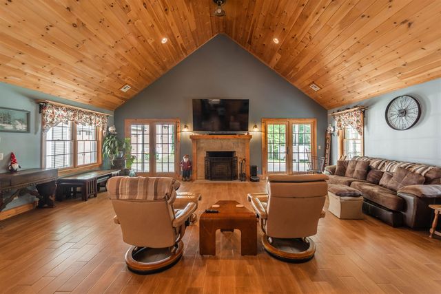 6 Phoenix Drive, Kingston, NH 03848