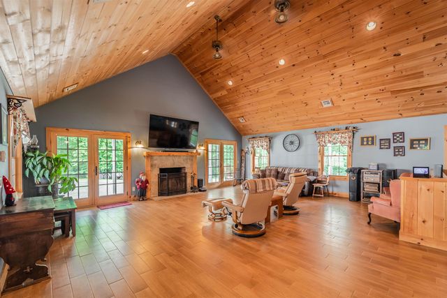 6 Phoenix Drive, Kingston, NH 03848
