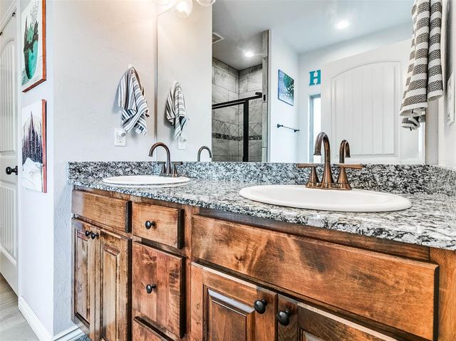 100 Indiana Road, Harrah, OK 73045
