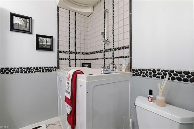 320 Bay Tree Beach RD, Seaford, VA 23696