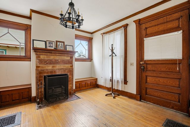 1934 Grand Avenue, Davenport, IA 52803