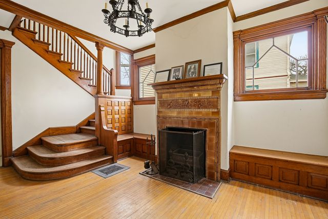 1934 Grand Avenue, Davenport, IA 52803