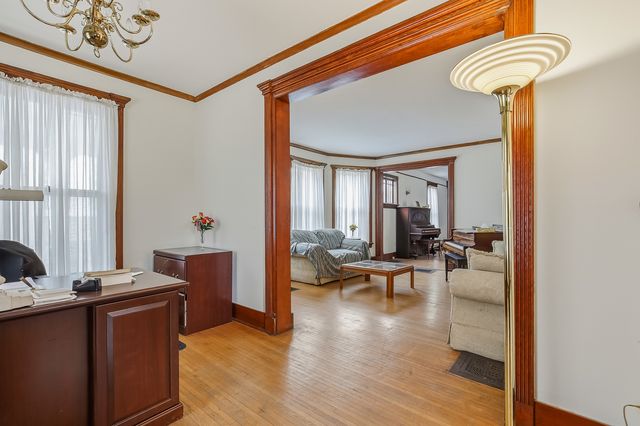 1934 Grand Avenue, Davenport, IA 52803