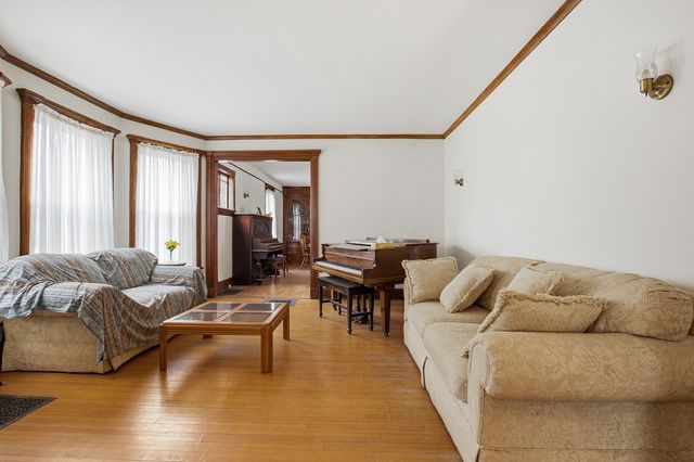 1934 Grand Avenue, Davenport, IA 52803