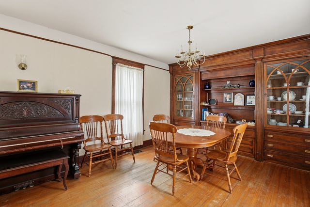 1934 Grand Avenue, Davenport, IA 52803