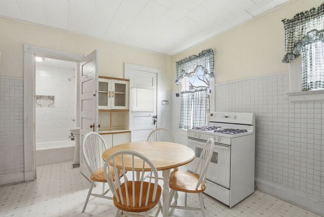 1934 Grand Avenue, Davenport, IA 52803