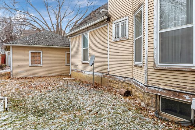 1934 Grand Avenue, Davenport, IA 52803