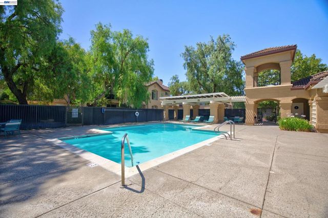 7422 Oxford Cir, Dublin, CA 94568
