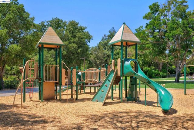 7422 Oxford Cir, Dublin, CA 94568
