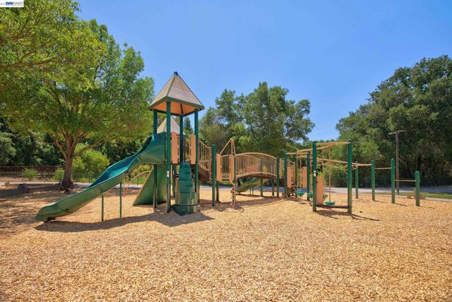 7422 Oxford Cir, Dublin, CA 94568