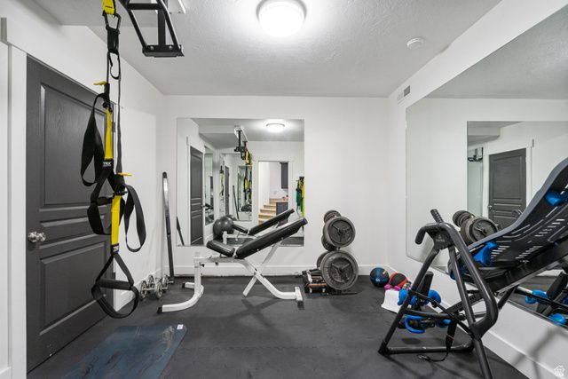 1913 N GLENDON CIR, Pleasant Grove, UT 84062