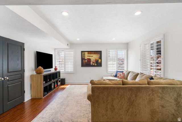 1913 N GLENDON CIR, Pleasant Grove, UT 84062