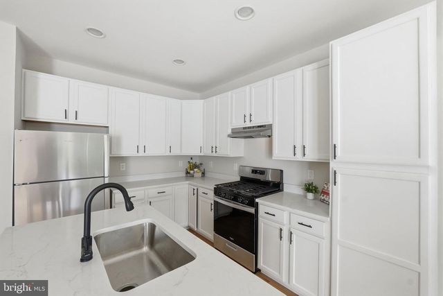 21954 BOX CAR SQ, Sterling, VA 20166