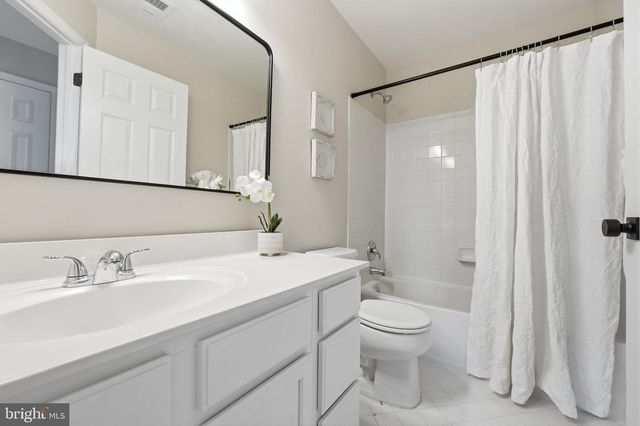 21954 BOX CAR SQ, Sterling, VA 20166