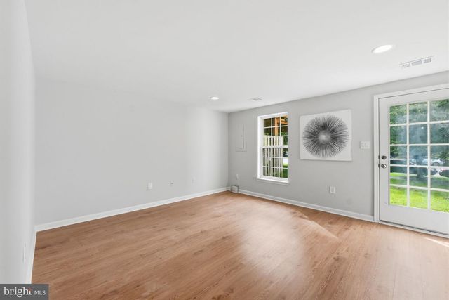 21954 BOX CAR SQ, Sterling, VA 20166