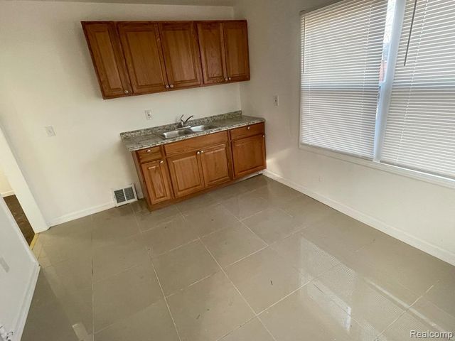 11321 Sussex Street, Detroit, MI 48227