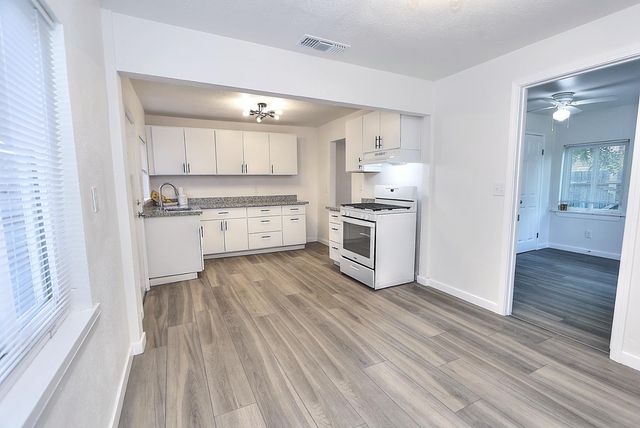 361 W El Camino Ave, Sacramento, CA 95833