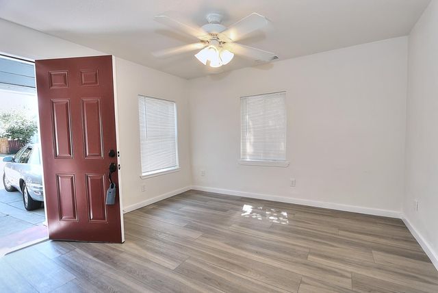 361 W El Camino Ave, Sacramento, CA 95833
