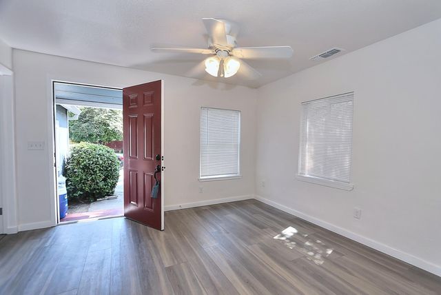 361 W El Camino Ave, Sacramento, CA 95833